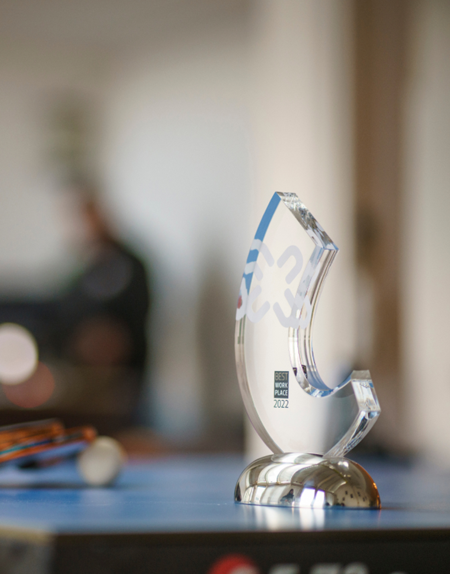 Glass award statue depicting the "Best Workplace Award" winner of 2022